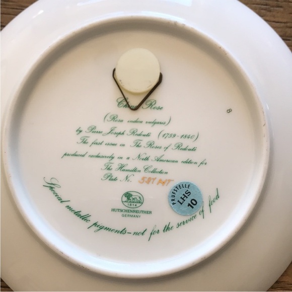 The Hamilton Collection Rose Plates - Picture 4 of 5